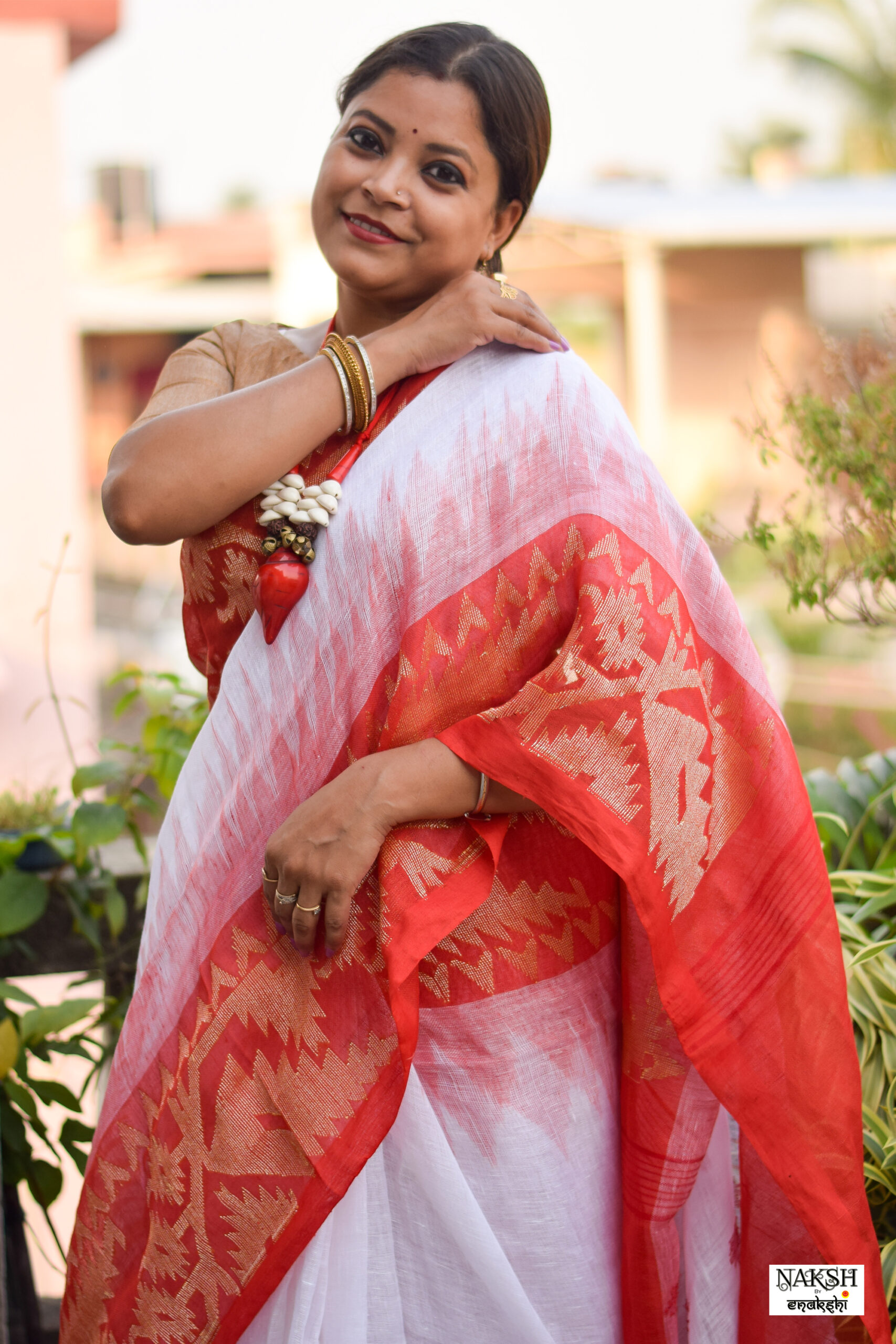 Bengal Handloom Tant Dhakai Jamdani White and Red Color Saree - Pradip  Fabrics