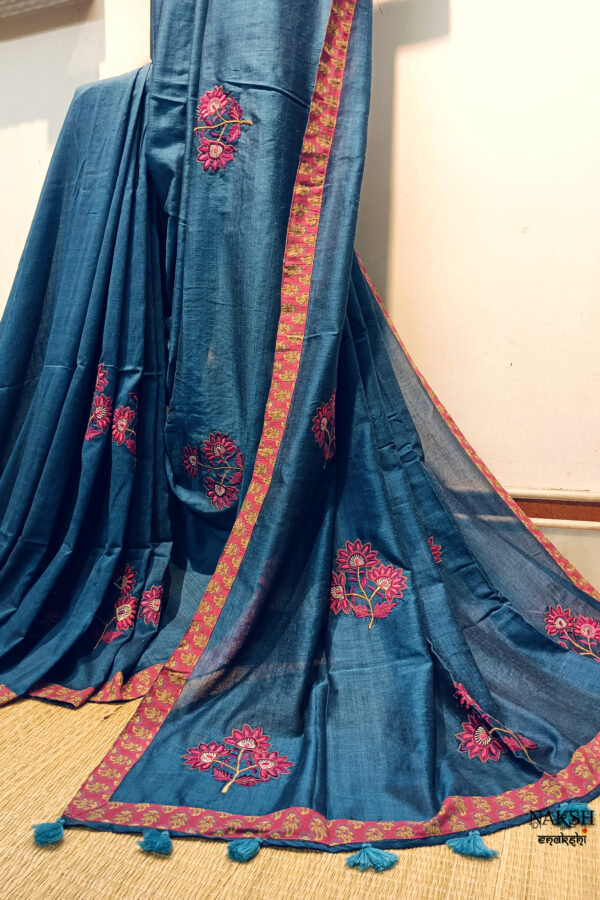 This cobalt blue handloom soft cotton saree is a mesmerizing creation that seamlessly blends style and comfort. The soft cotton fabric ensures a luxurious and soothing feel against the skin, making it incredibly comfortable to wear.